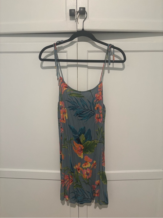 Billabong Dresses & Skirts - Billabong Multicolor Floral Summer Top